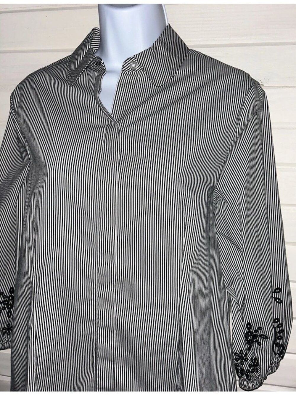 Vision 155 Sz 6 Black White Stripe Blouse Embroidered Sleeves Cotton Nylon EUC